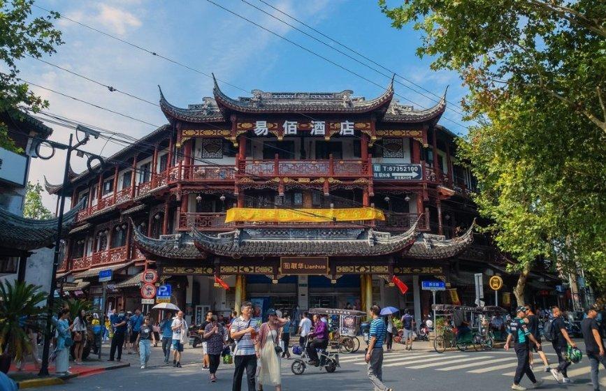 外交部三连反问美政客:是否中国出口衬衫袜子才不威胁美国?